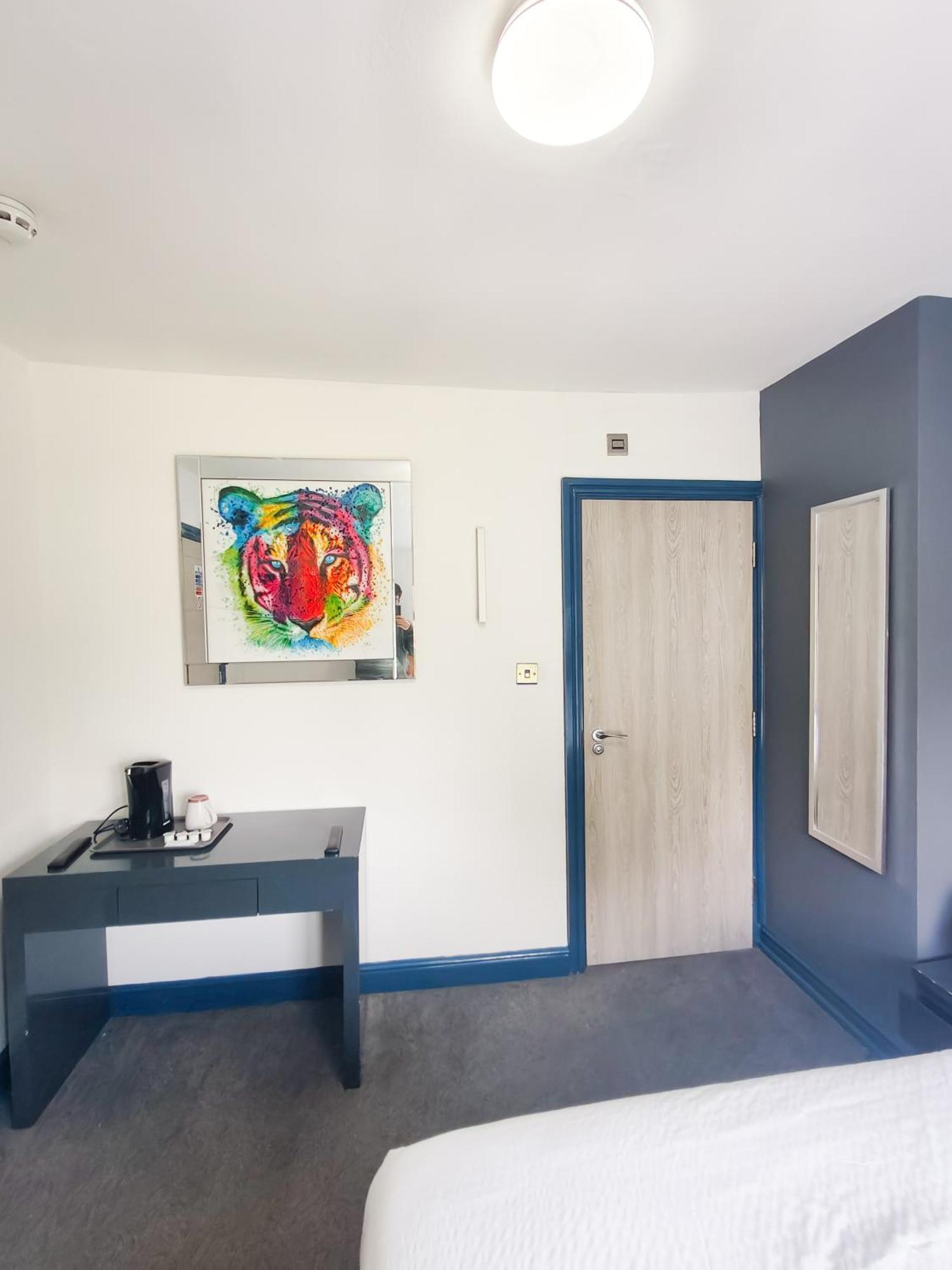 Park City Suites Hotel Manchester Extérieur photo