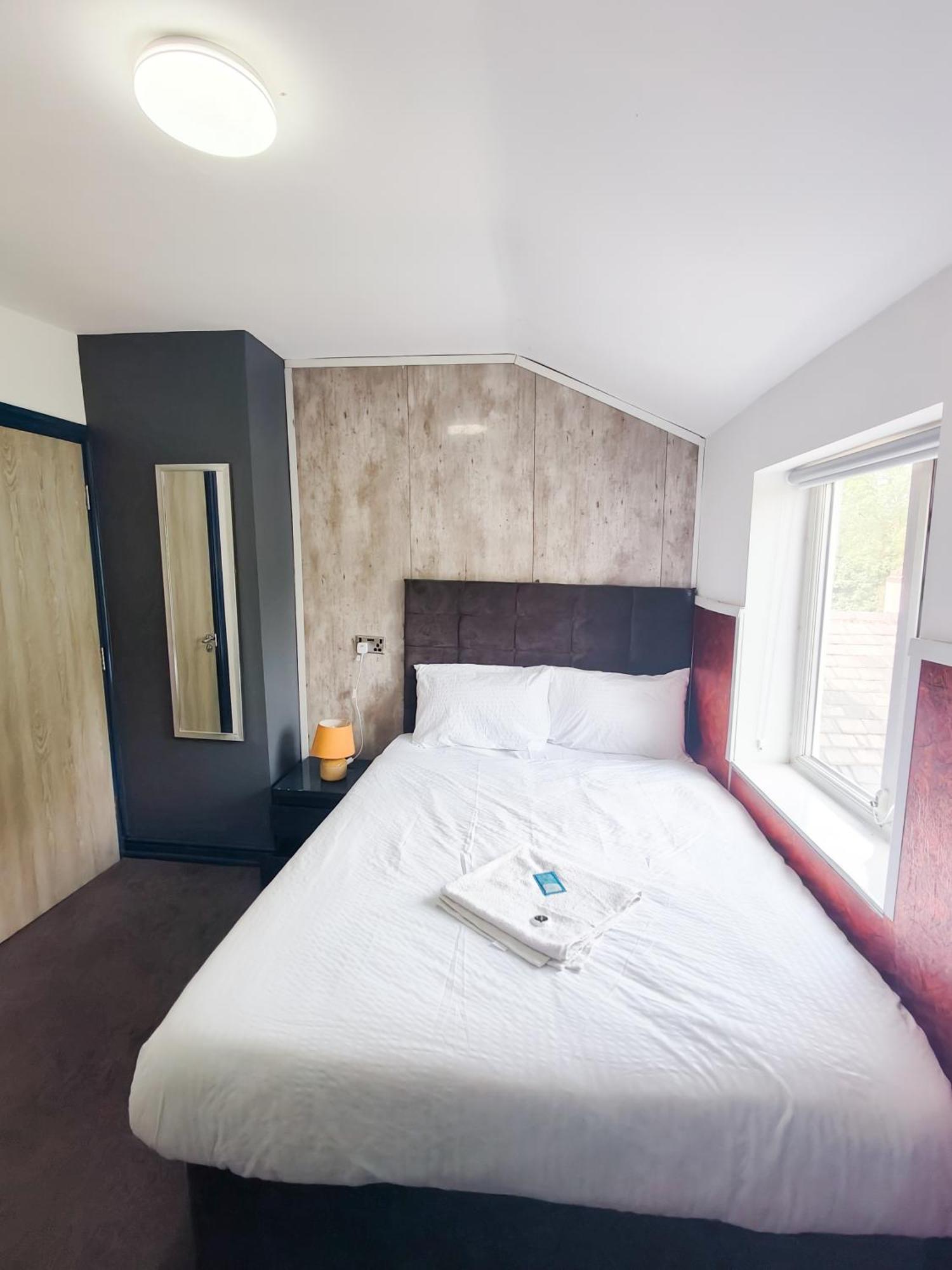 Park City Suites Hotel Manchester Extérieur photo
