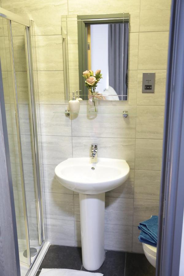 Park City Suites Hotel Manchester Extérieur photo