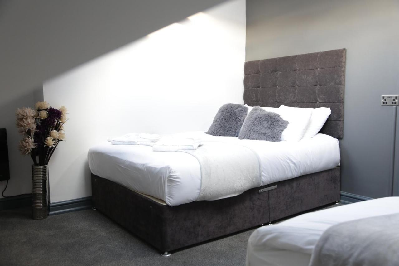 Park City Suites Hotel Manchester Extérieur photo