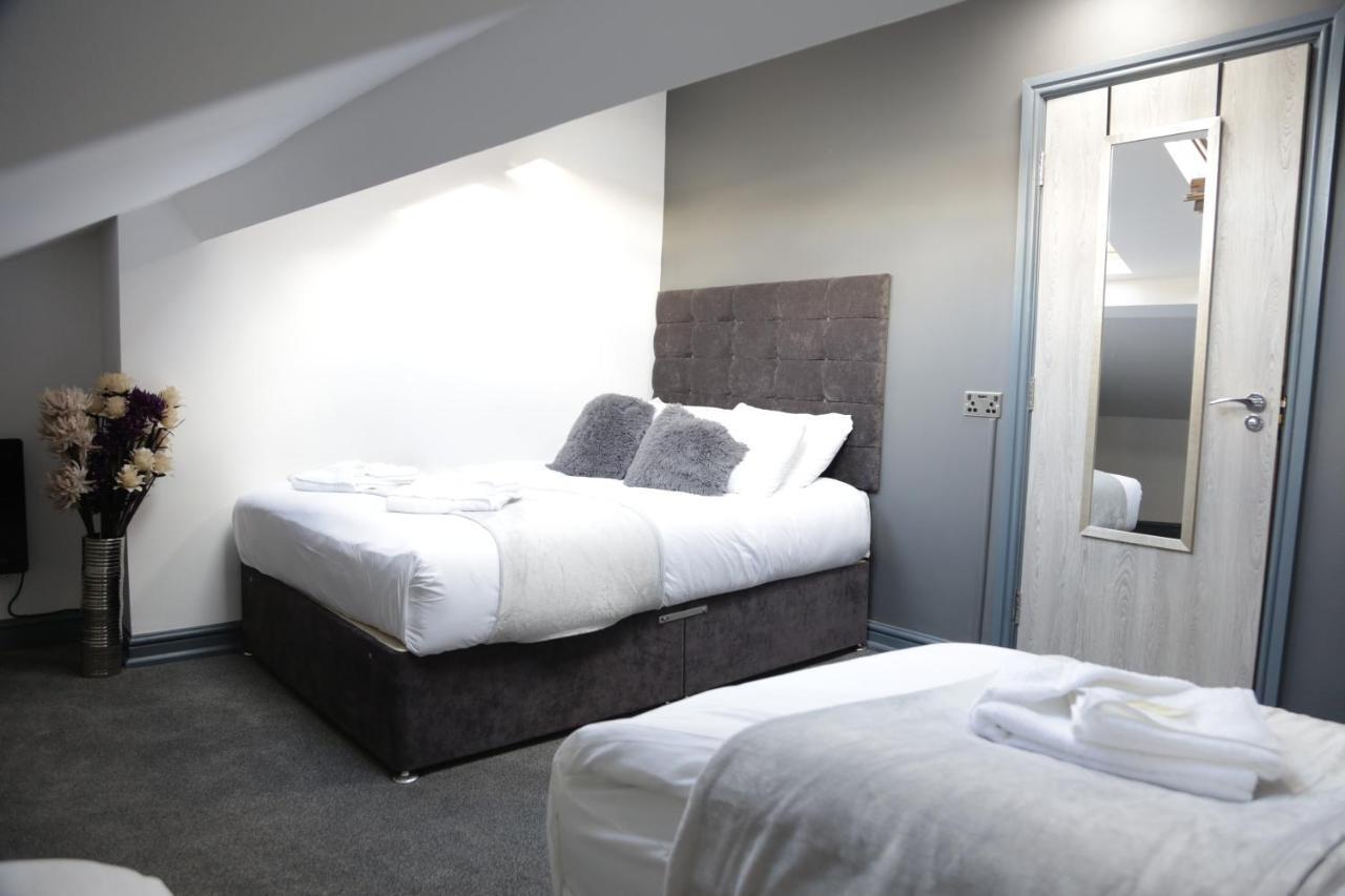 Park City Suites Hotel Manchester Extérieur photo