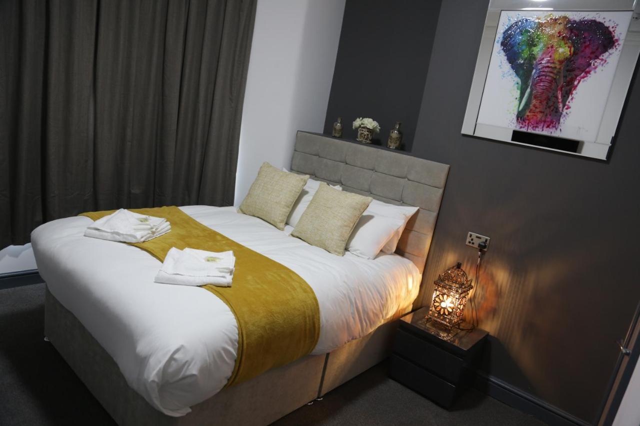 Park City Suites Hotel Manchester Extérieur photo