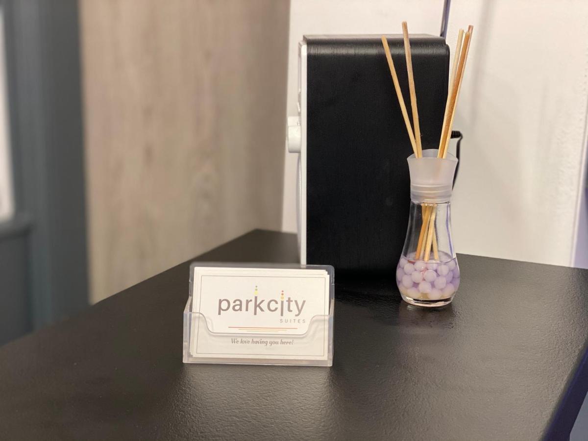 Park City Suites Hotel Manchester Extérieur photo