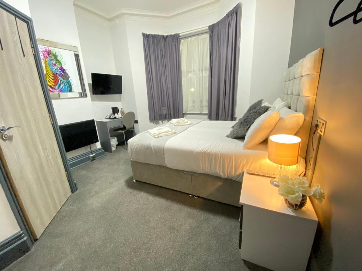 Park City Suites Hotel Manchester Extérieur photo