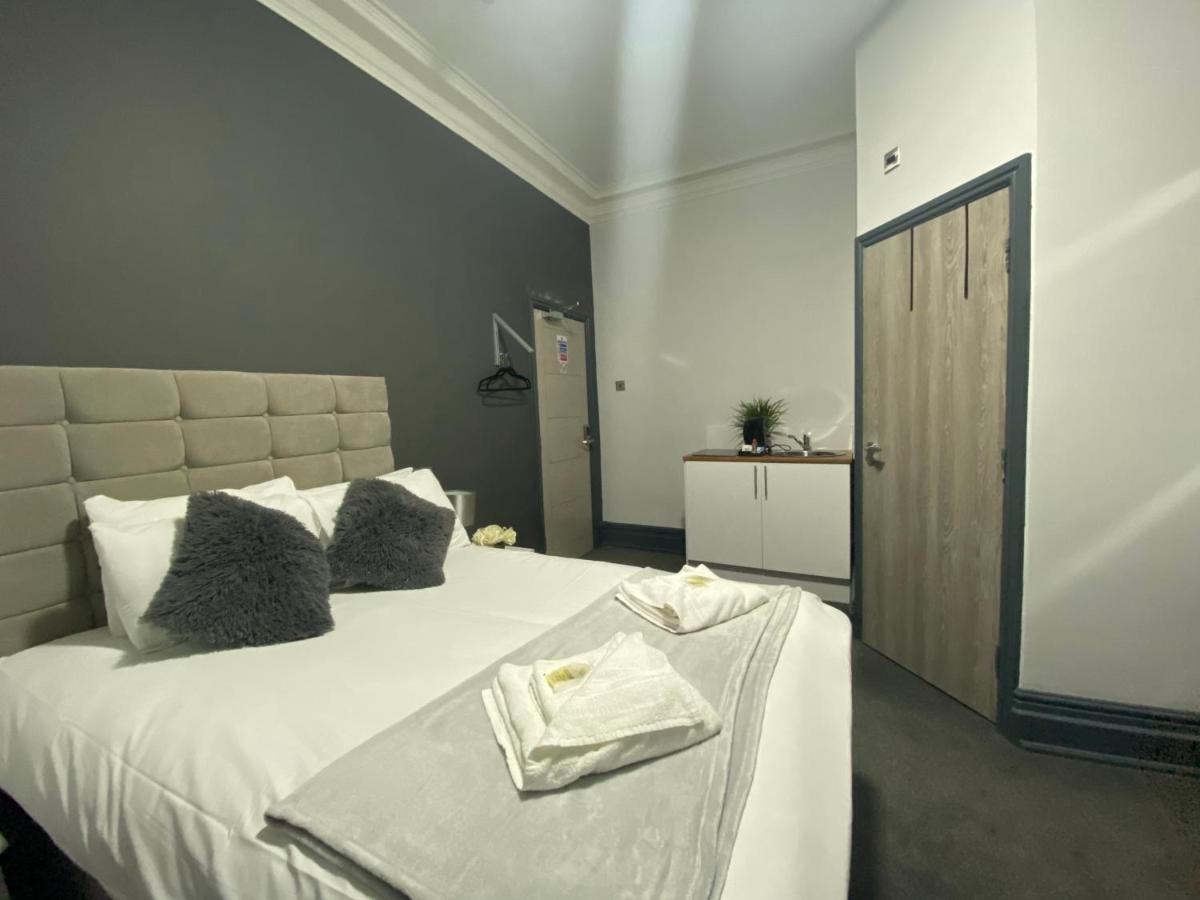 Park City Suites Hotel Manchester Extérieur photo
